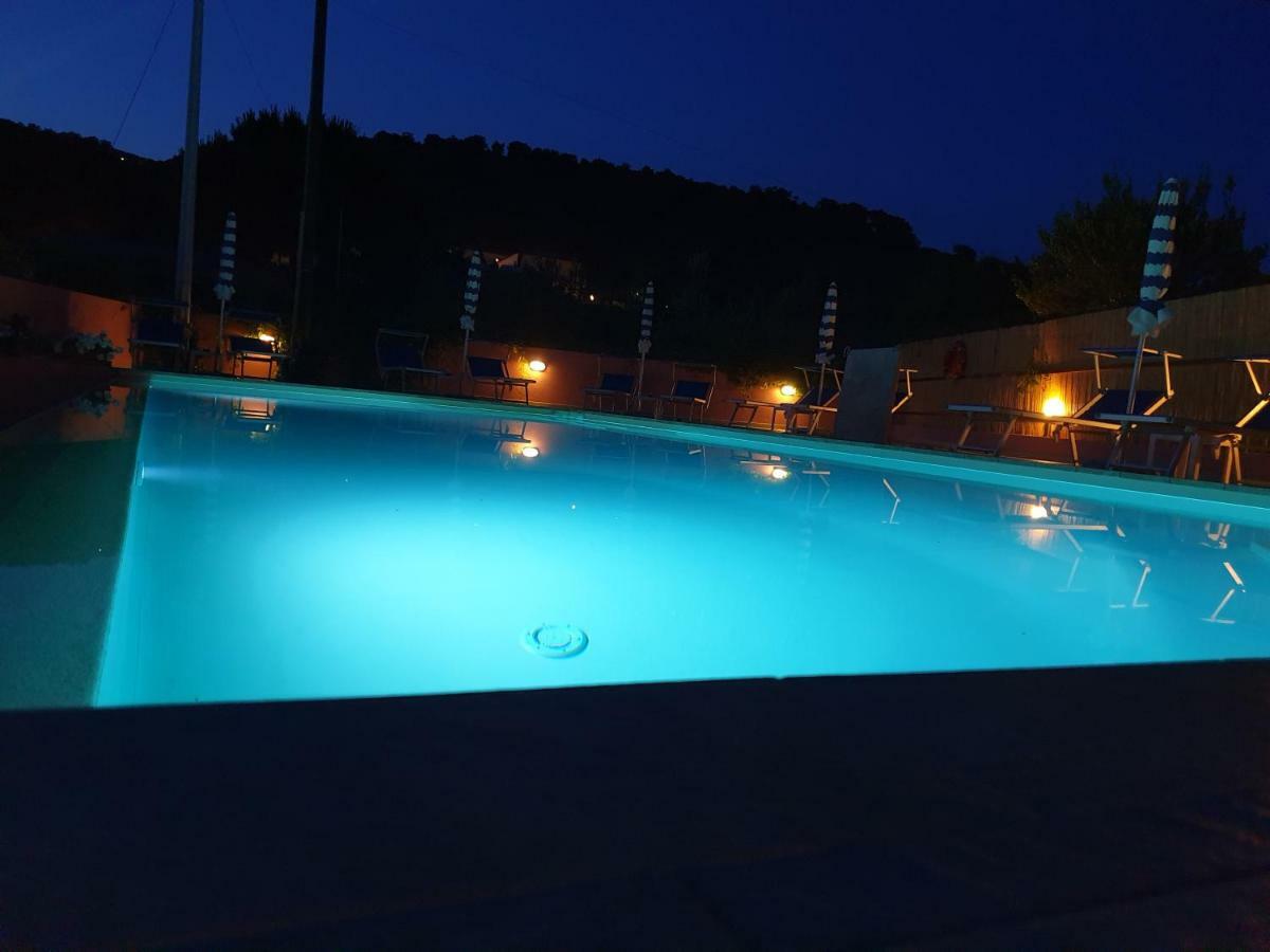 Elbaloves Appartaments Villa Capoliveri  Zewnętrze zdjęcie